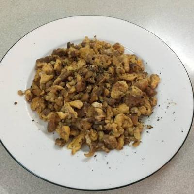 Món trứng bác mắm tôm chà đơn giản mà ngon bất ngờ.